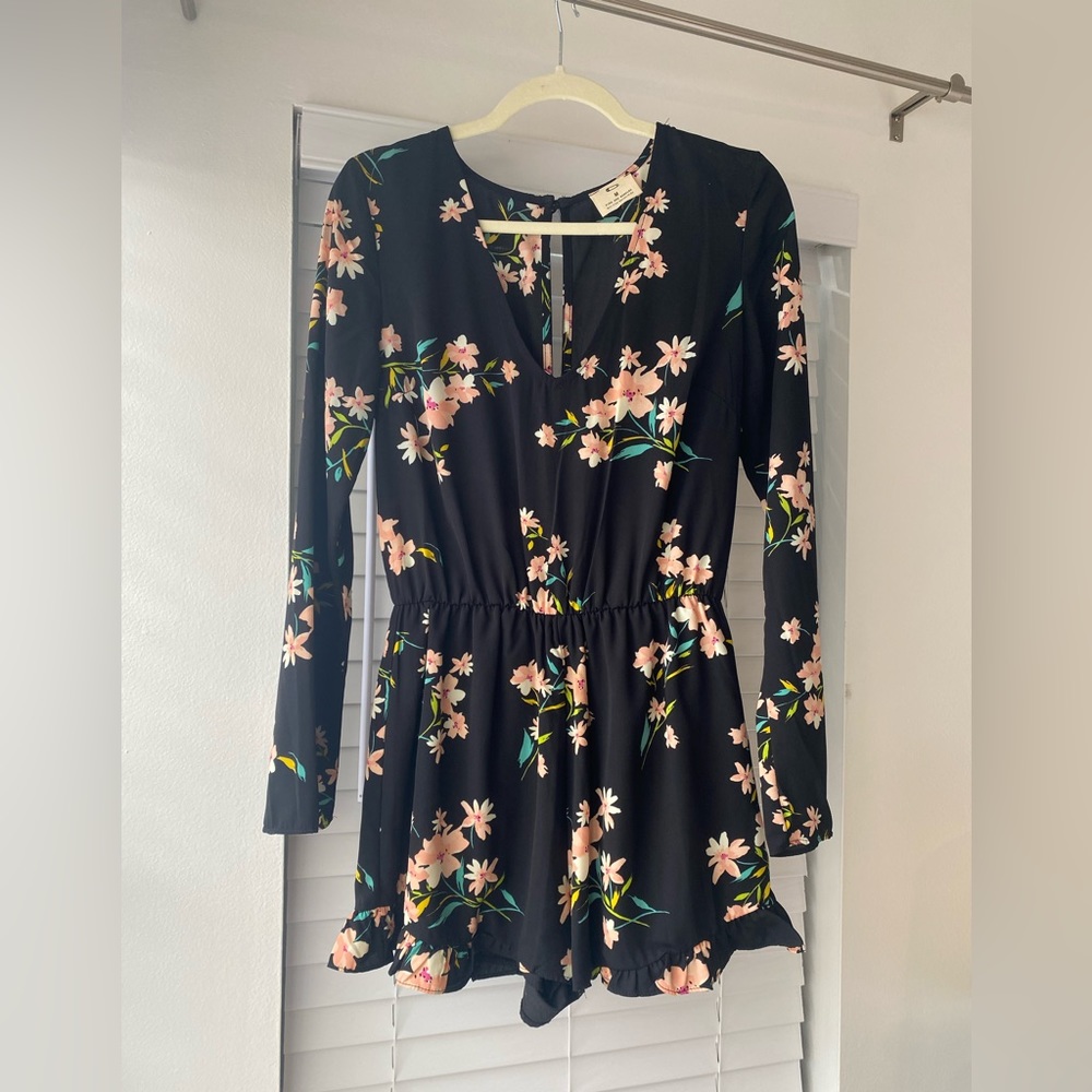 Urban Outfitters Long Sleeve Floral Romper. Size M.